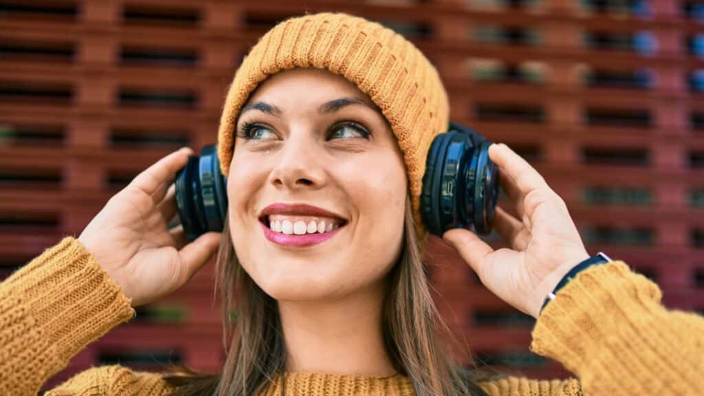 Young woman wearing a beanie and headphones